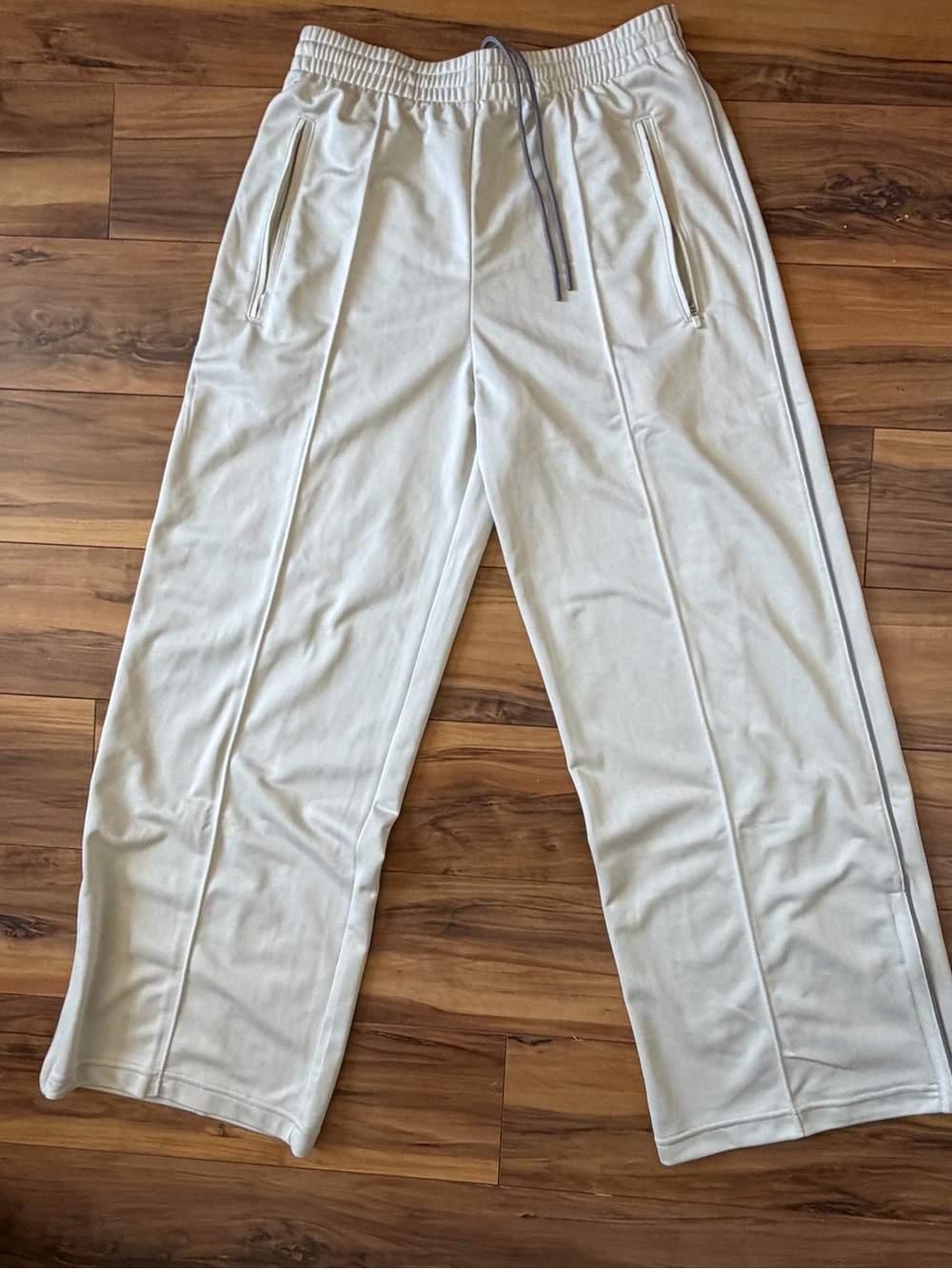 JW Anderson & Uniqlo Cream Wide-Leg Track Pants - Picture 2 of 12